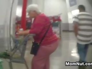 Mare bunicuta gaoz spied pe la the magazin