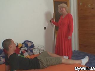 Aýaly catches her old eje jumping his rod