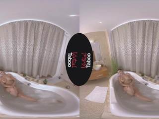 Virtual tabu - krūtinga brunetė kirpčiukai pati į burbulas vonia