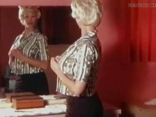 Que sera sera -vintage 60s με πλούσιο στήθος ξανθός/ιά undresses: βρόμικο βίντεο 66