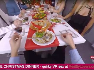 בלתי יאומן חג המולד dinner עם מציצות תחת ה שולחן