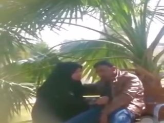 Арабски любимец дава удар работа в парк, безплатно hd ххх филм де